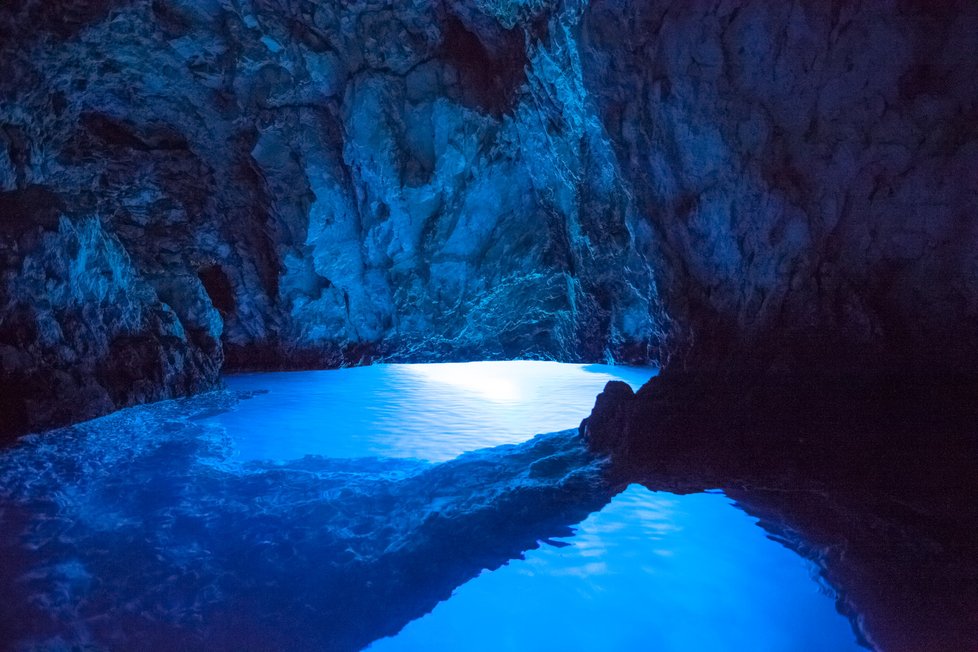 Modrá jeskyně v zátoce Balun