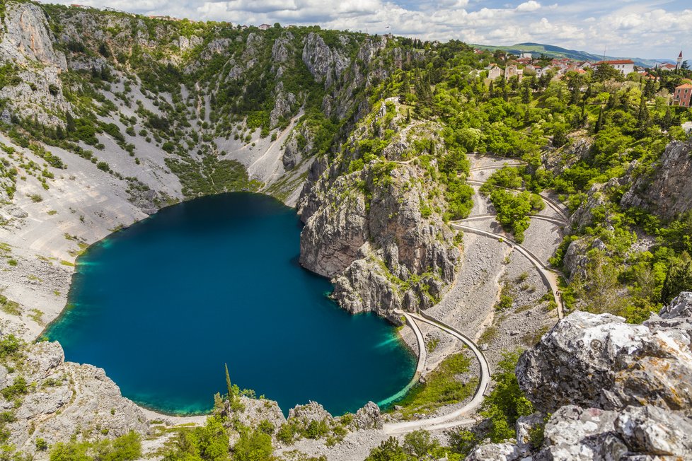 Modré jezero ve Splitsko-dalmatské župě v Chorvatsku