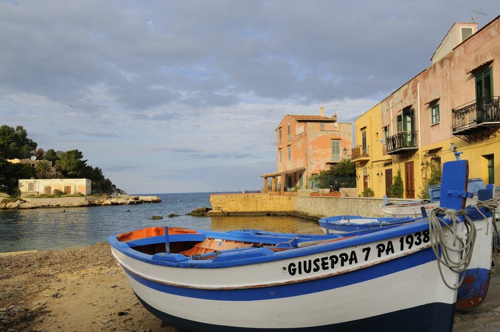 Italské pobřeží je plné romantických zátok