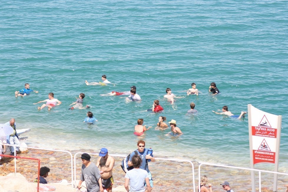 Milovníci pláží mají na výběr mezi pobřežím Středozemního moře, sladkým vnitrozemským Galilejským mořem a unikátním Mrtvým mořem.