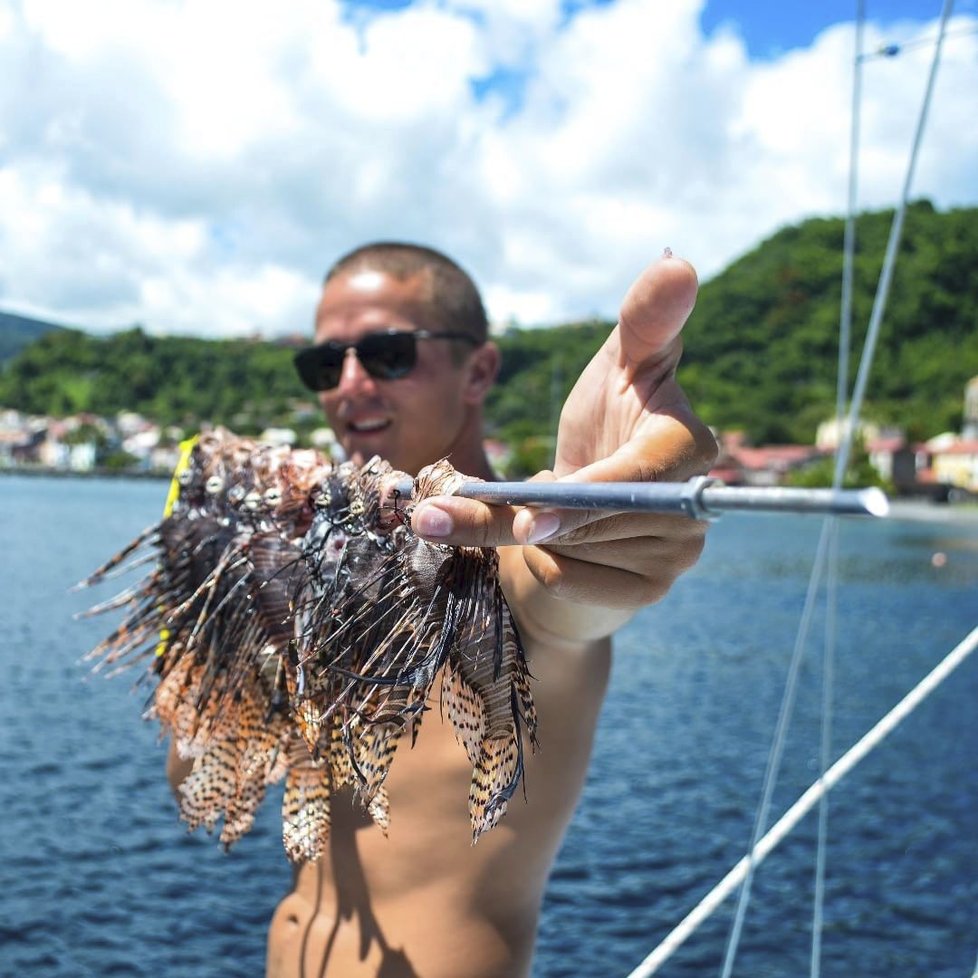 Nechali královský plat i kariéru za sebou a koupili si jachtu: Dnes si vydělávají jako cestovatelé