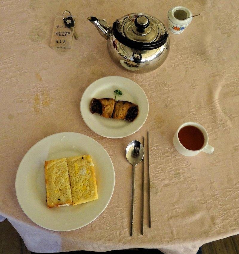 Snídaně v hotelu Rjanggang