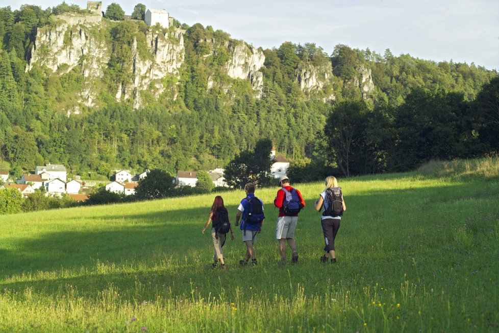 Pěší turisté u Arnsbergu