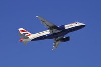 Drama na londýnském letišti: Dopravní letadlo se srazilo s bezpilotním aparátem