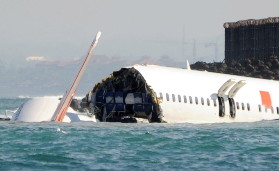 Většina leteckých katastrof je způsobena leteckou posádkou.