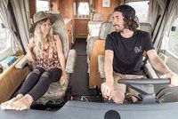 Deset let na cestách: Tento mladý pár projíždí celý svět ve svém karavanu