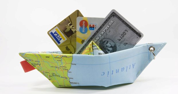 Vyplatí se vám cestovní pojištění na platební kartě?
