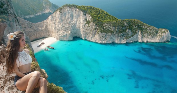 Pláž Navagio s vrakem pašerácké lodi patří k nejkrásnějším i nejfotografovanějším místům v celém Řecku.