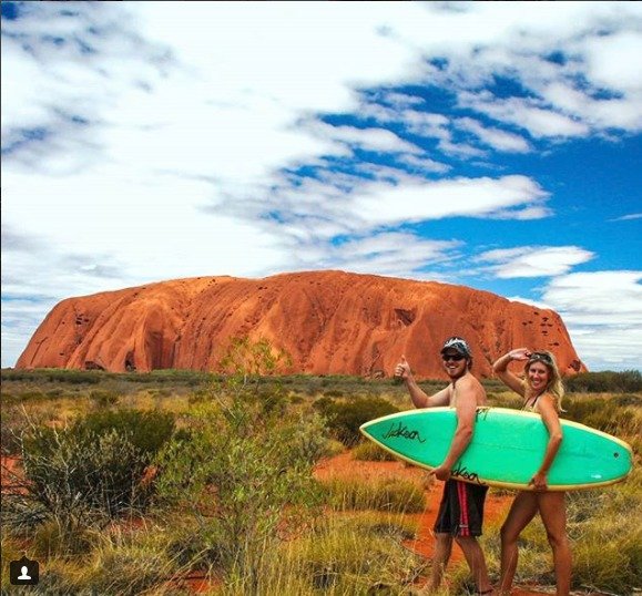 Rob a Tracy u posvátné hory Uluru