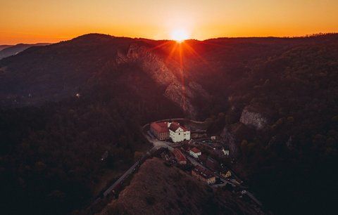 Víme, jak na ideálně strávené adventní víkendy! Na lenošení u televize ale zapomeňte