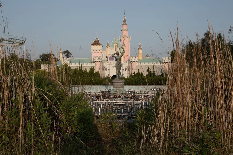 Opuštěný zábavní park Nara Dreamland v Japonsku