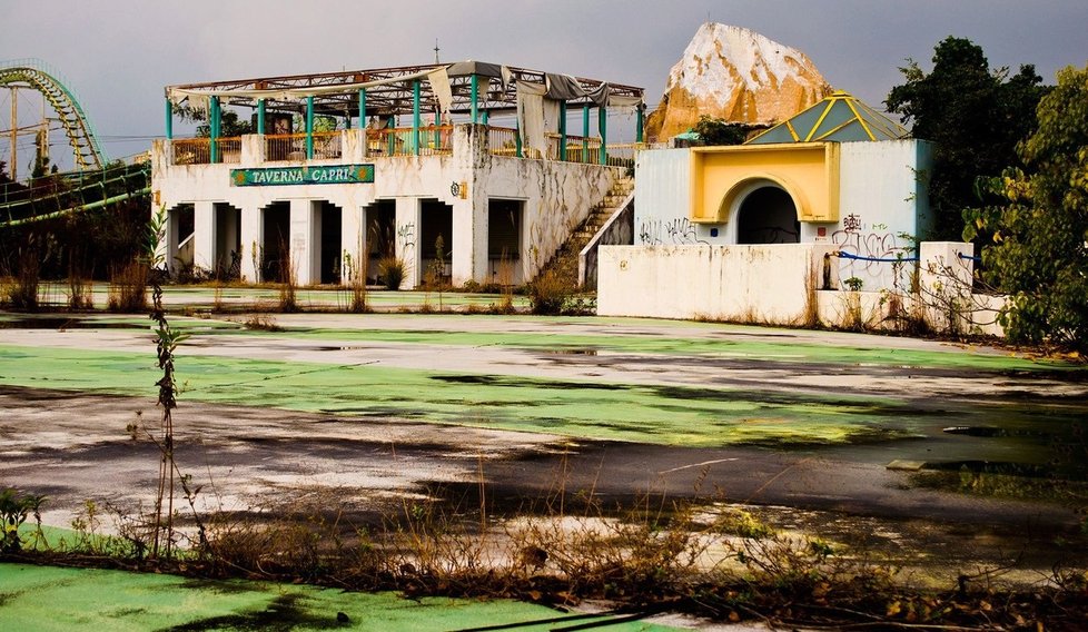 Opuštěný zábavní park Nara Dreamland v Japonsku