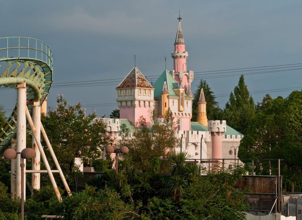 Opuštěný zábavní park Nara Dreamland v Japonsku