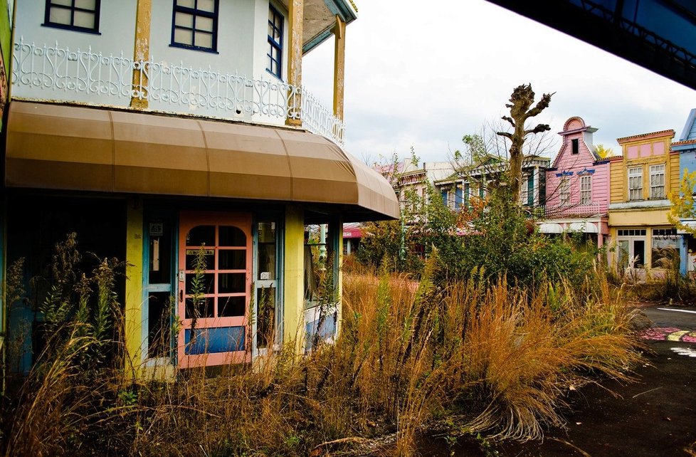 Opuštěný zábavní park Nara Dreamland v Japonsku