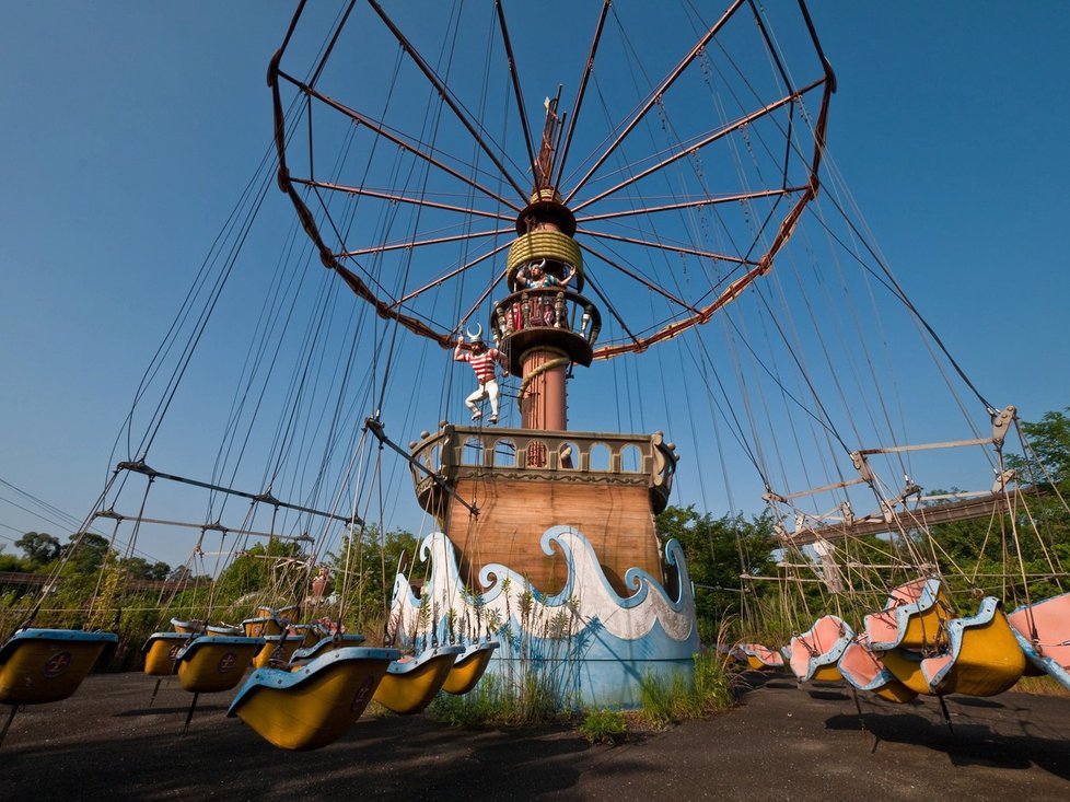 Opuštěný zábavní park Nara Dreamland v Japonsku