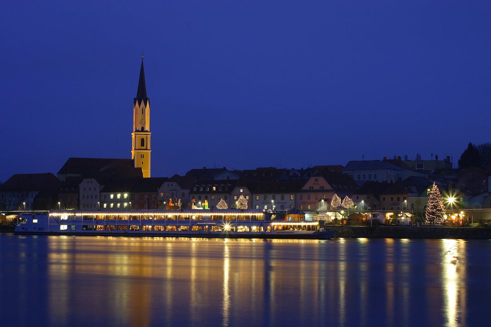 Plovoucí adventní trhy – Vilshofen an der Donau, Německo