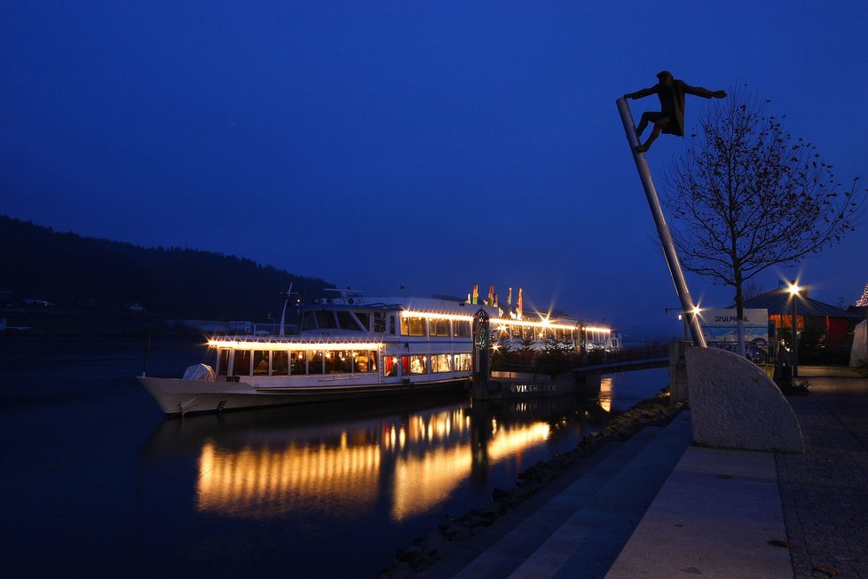 Plovoucí adventní trhy – Vilshofen an der Donau, Německo