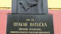 Pamětní deska Otakara Batličky na domě č. 7 v Čiklově ulici v Praze-Nuslích.
