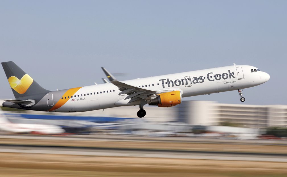 Thomas Cook bude nově jen prodávat zájezdy na internetu. Vlastní letadla ani hotely mít nebude.