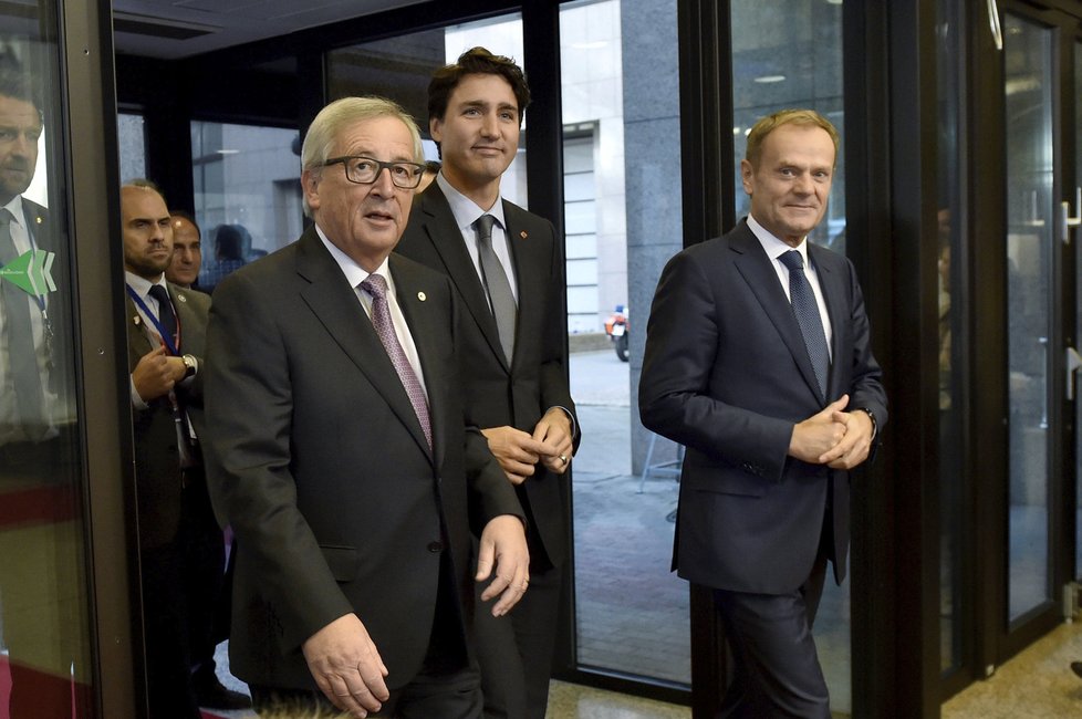 Komplexní hospodářskou a obchodní dohodu (CETA) mezi EU a Kanadou podepsaly obě strany v Bruselu.