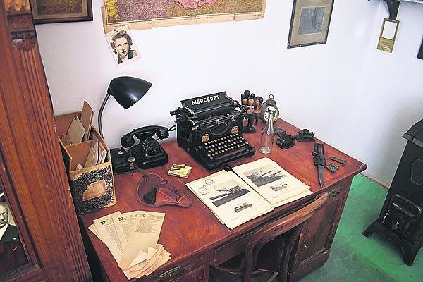 Zprávy četníci psali na běžných psacích strojích.