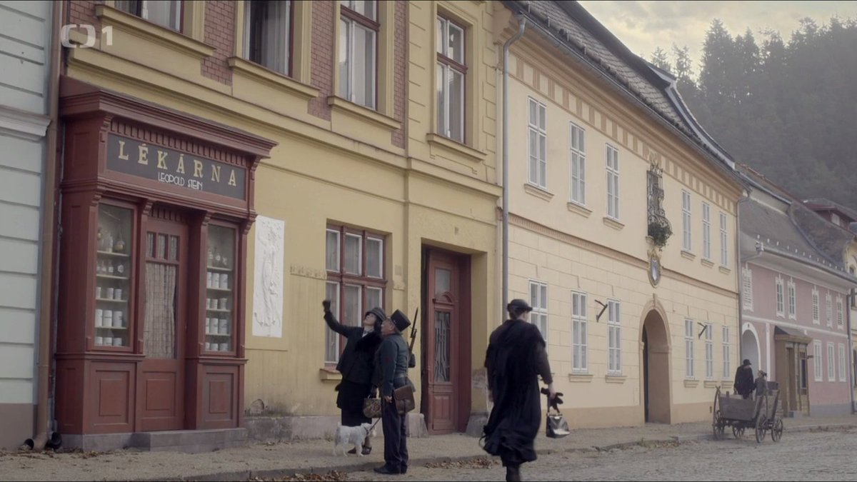 SERIÁL - Záběry u luhačovické lékarny se také točily jinde.