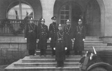 Policii dobře známý zloděj ze sousedního Polska byl v červenci 1926 zatčen poté, co se neúspěšně pokusil vykrást obchod ve Vratimově u Ostravy. Při pronásledování ho střela z četnické zbraně zasáhla do nohy, takže ho zastavila na útěku před muži zákona.