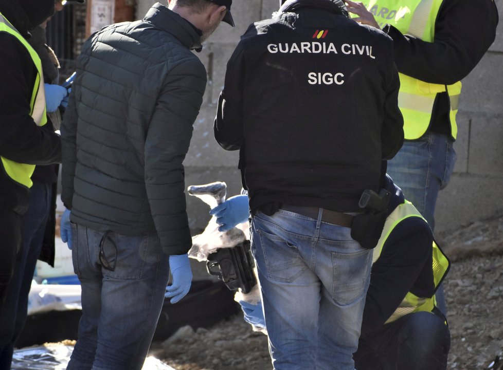 Španělská policie zadržela v Ceutě dvě osoby podezřelé z napojení na teroristickou organizaci Islámský stát.