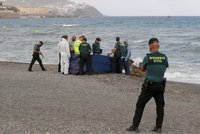 Tragédie na migrační trase: Žena a čtyřleté dítě zemřely na přeplněném člunu mířícím na Kanáry