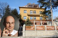 Šéfové ČEZu: Svůj luxus chrání kamerami