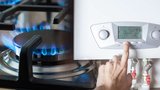 Plyn na burze vyletěl o 57 %! ČEZ přesto drží ceny dole: Jak ušetřit tisíce, než přijdou první mrazy?