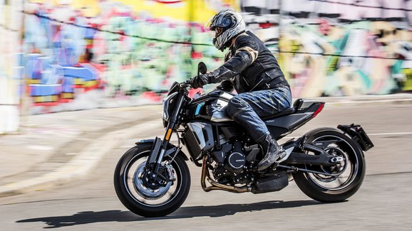 Mototest CF Moto 700 CL-X Sport: Divočejší varianta