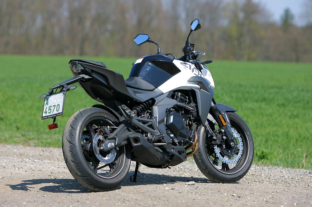 CF Moto 400NK