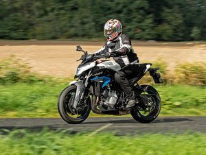 Mototest CFMOTO 675NK: Závodník svlečený donaha
