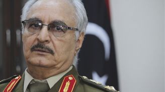 Libyjský polní maršál táhne s armádou na Tripolis, má souhlas arabských států. Zasáhne Itálie?