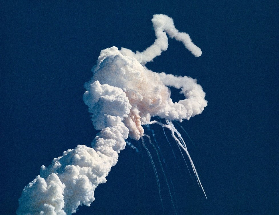 Challenger vybuchl pouhých 73 sekund po startu, na vině bylo vadné těsnění pomocné rakety.