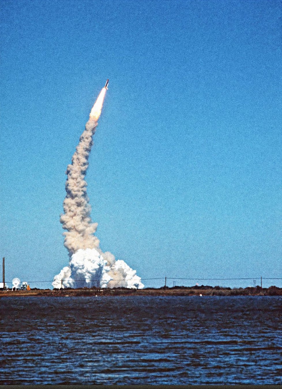 Raketoplán Challenger vybuchl 73 sekund po startu, na vině bylo vadné těsnění pomocné rakety.