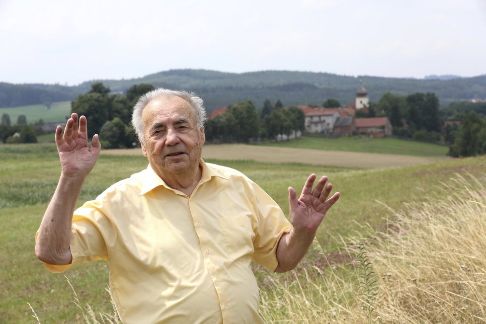 Režisér František Filip neměl tušení o tom, že písnička musela zmizet.