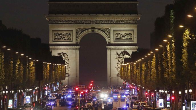 Střelba na Champs-Élysées v Paříži