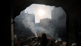 Dopady izraelského náletu na Chán Júnis v Pásmu Gazy (4. 12. 2023).