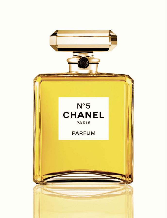 Chanel No. 5, Eau de parfum, 1567 Kč (35ml), koupíte na www.parfemy-elnino.cz