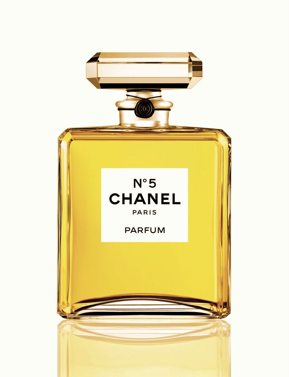 Chanel No. 5, Eau de parfum, 2002 Kč (50 ml), koupíte na www.parfemy-elnino.cz