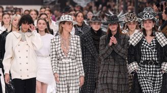 Karl Lagerfeld naposledy pro Chanel: Modelky se neubránily slzám!