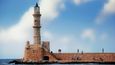 Maják v přístavním městě Chania přestavěný do podoby minaretu mezi lety 1824 až 1832 v době turecké okupace Kréty stojí dodnes na originálním základě postaveném Benátčany v 16. století.