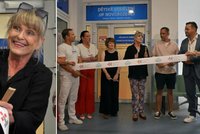Vážná nemoc ji nezlomila. Chantal Poullain okouzlila Vary po boku Barťáka