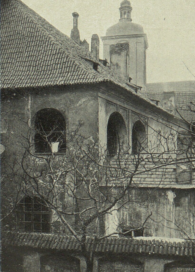 Původní dům u Štupartů byl zbořen v rámci asanace na začátku 20. století