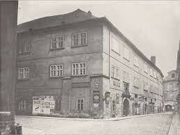 Původní dům u Štupartů byl zbořen v rámci asanace na začátku 20. století