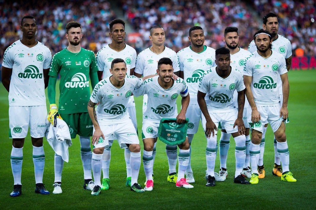 Fotbalisté Chapecoense si zahráli přípravný zápas proti Barceloně, přítomni byli také tři hráči, kteří přežili leteckou tragédii