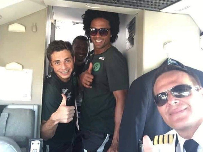 Hráči Chapecoense FC s pilotem před startem