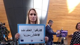 Protest proti útokům v Sýrii vyjádřili i europoslanci ve Štrasburku. V čele s českou političkou Ditou Charanzovou (ANO)